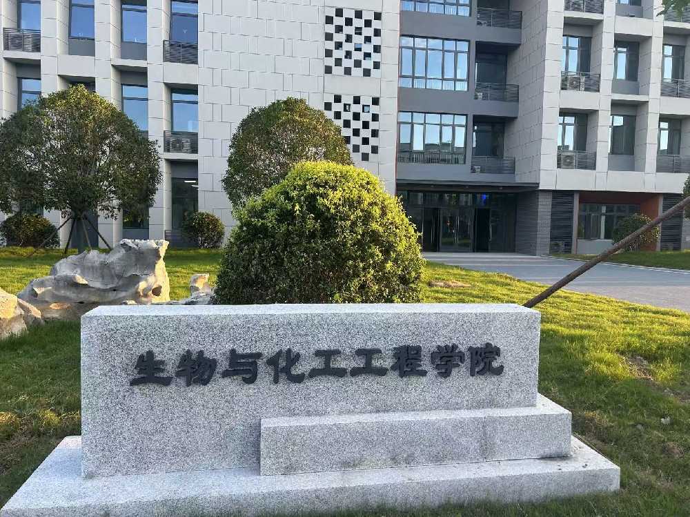 武陟县扬州职业大学体育场高杆灯项目